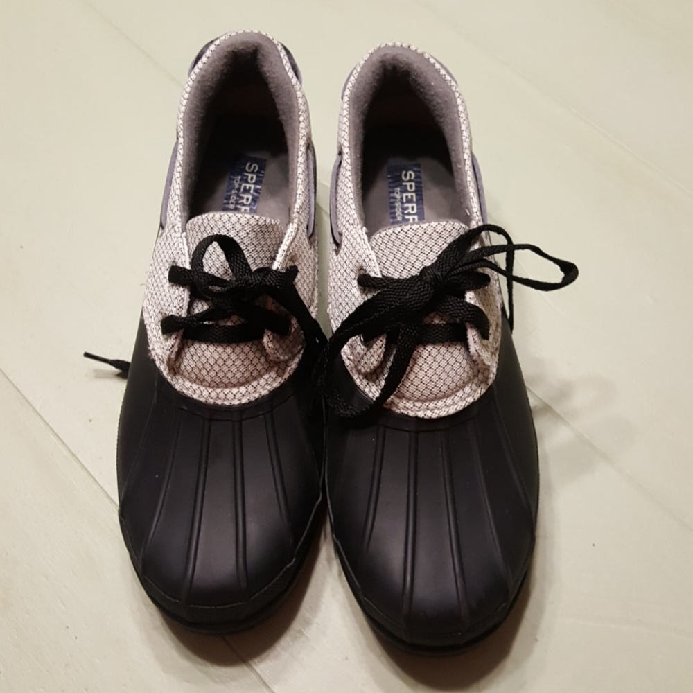 Rain shoes